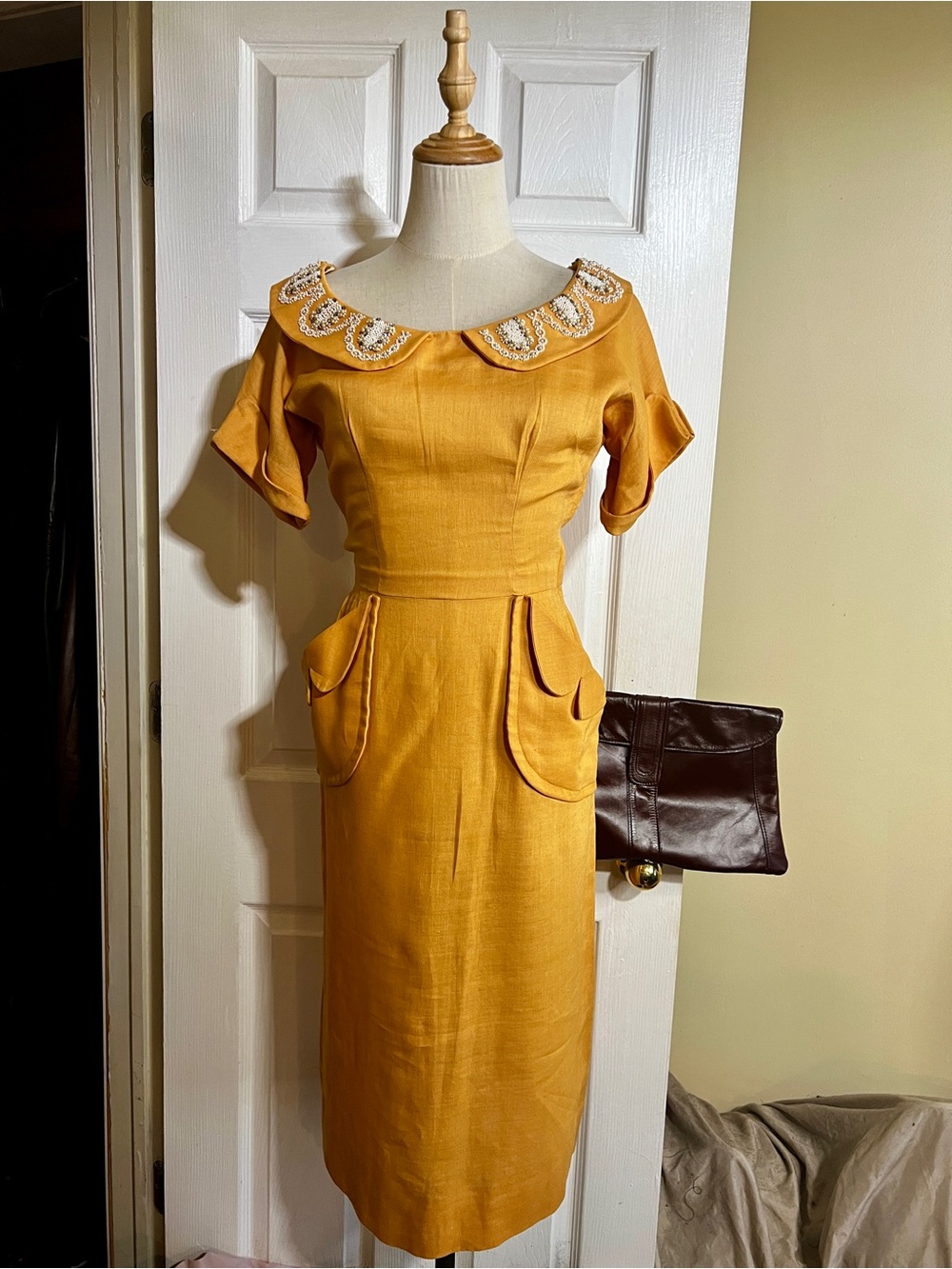Vtg 1950s Wms Yellow Linen Woven Beaded Retro Portrait Collar Wiggle Day Dress S